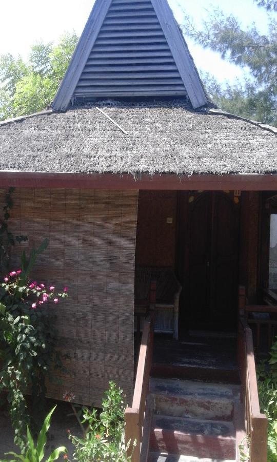 Coral Beach Pizza Cottages Quần đảo Gili Phòng bức ảnh