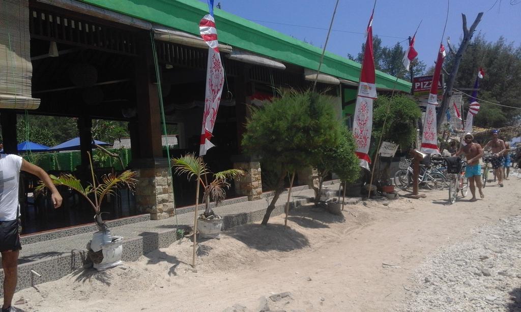 Coral Beach Pizza Cottages Quần đảo Gili Ngoại thất bức ảnh