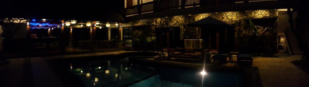 Coral Beach Pizza Cottages Quần đảo Gili Ngoại thất bức ảnh