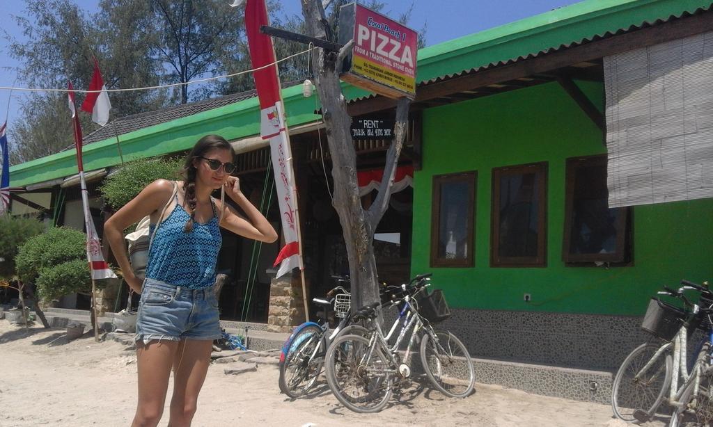 Coral Beach Pizza Cottages Quần đảo Gili Ngoại thất bức ảnh