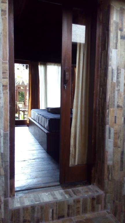 Coral Beach Pizza Cottages Quần đảo Gili Ngoại thất bức ảnh