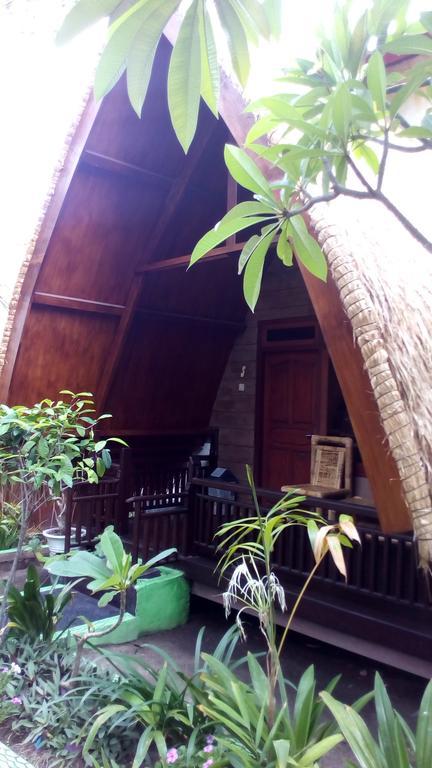 Coral Beach Pizza Cottages Quần đảo Gili Ngoại thất bức ảnh