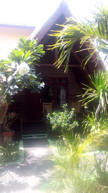 Coral Beach Pizza Cottages Quần đảo Gili Ngoại thất bức ảnh
