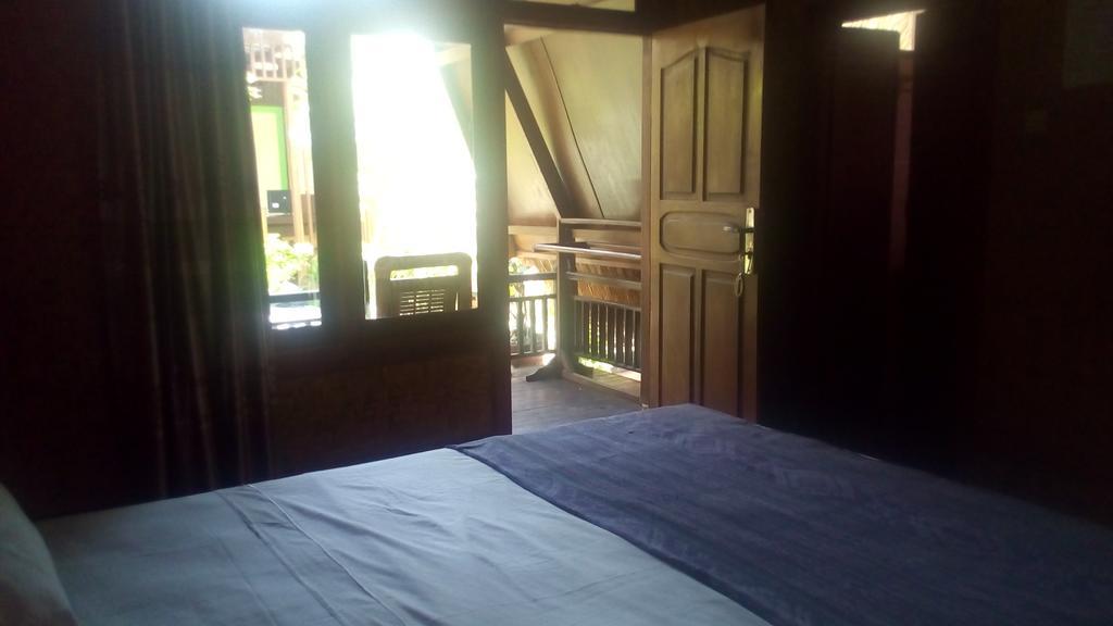 Coral Beach Pizza Cottages Quần đảo Gili Ngoại thất bức ảnh