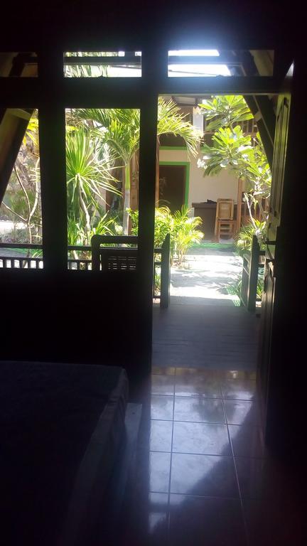 Coral Beach Pizza Cottages Quần đảo Gili Ngoại thất bức ảnh