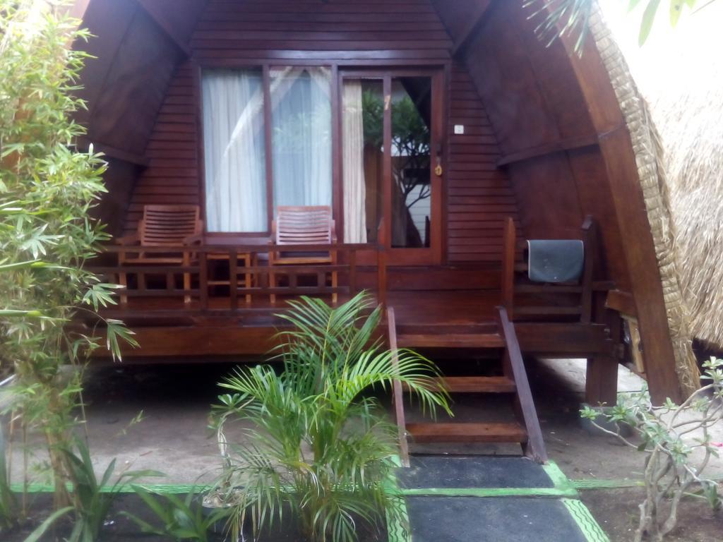 Coral Beach Pizza Cottages Quần đảo Gili Ngoại thất bức ảnh