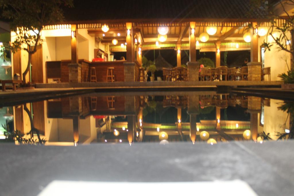 Coral Beach Pizza Cottages Quần đảo Gili Ngoại thất bức ảnh
