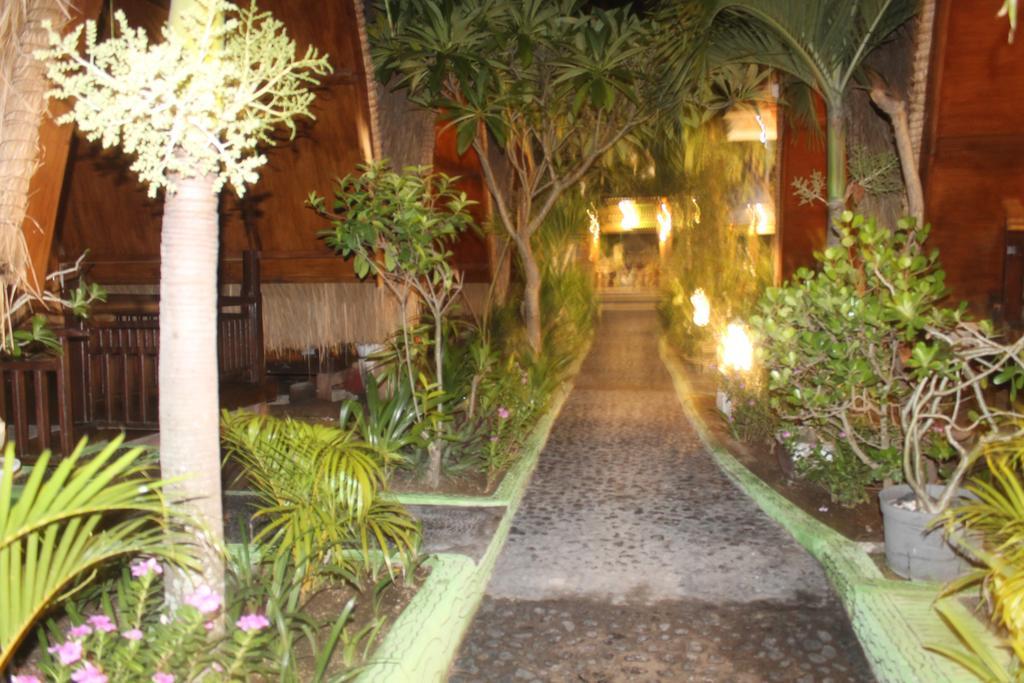 Coral Beach Pizza Cottages Quần đảo Gili Ngoại thất bức ảnh