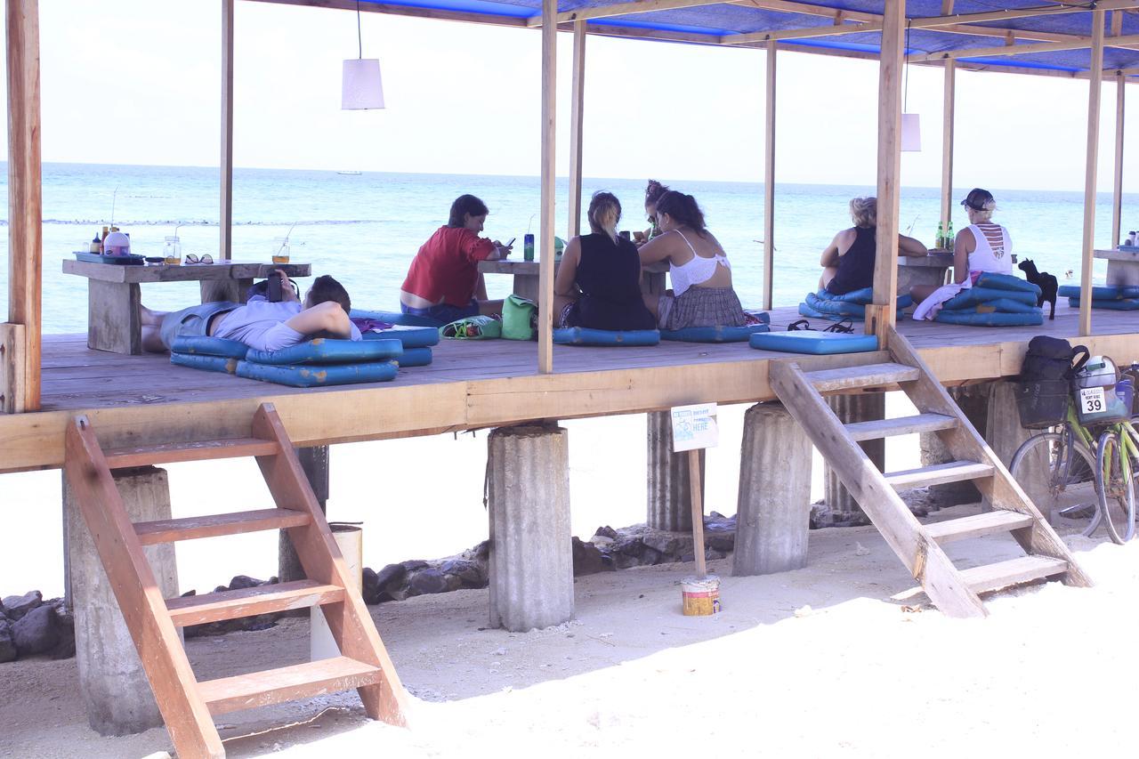 Coral Beach Pizza Cottages Quần đảo Gili Ngoại thất bức ảnh